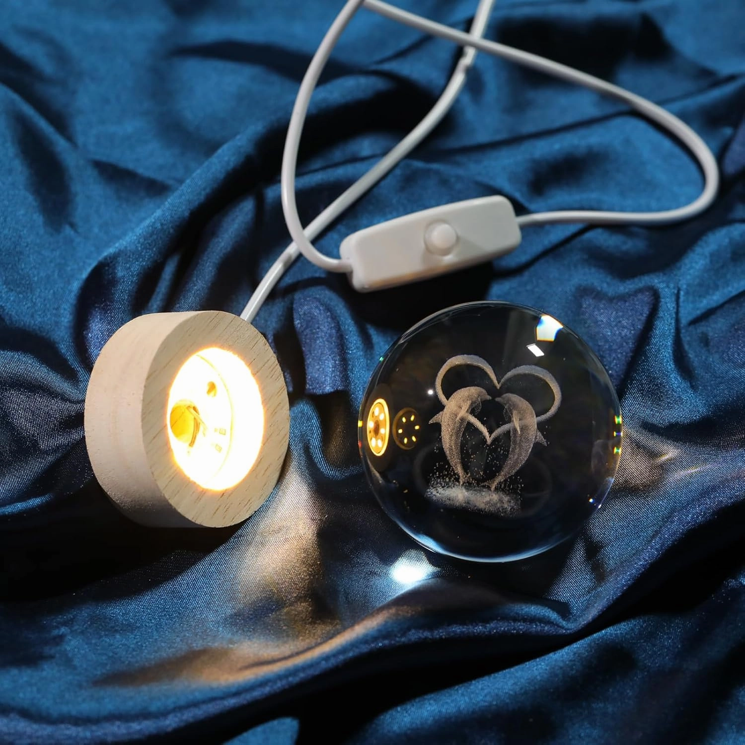 3D Dolphin Crystal Ball Figurines Gifts, Crystal Ball Lamp with Wooden Light Base, Laser Engraved Dolphin Glass Sphere Home Decor