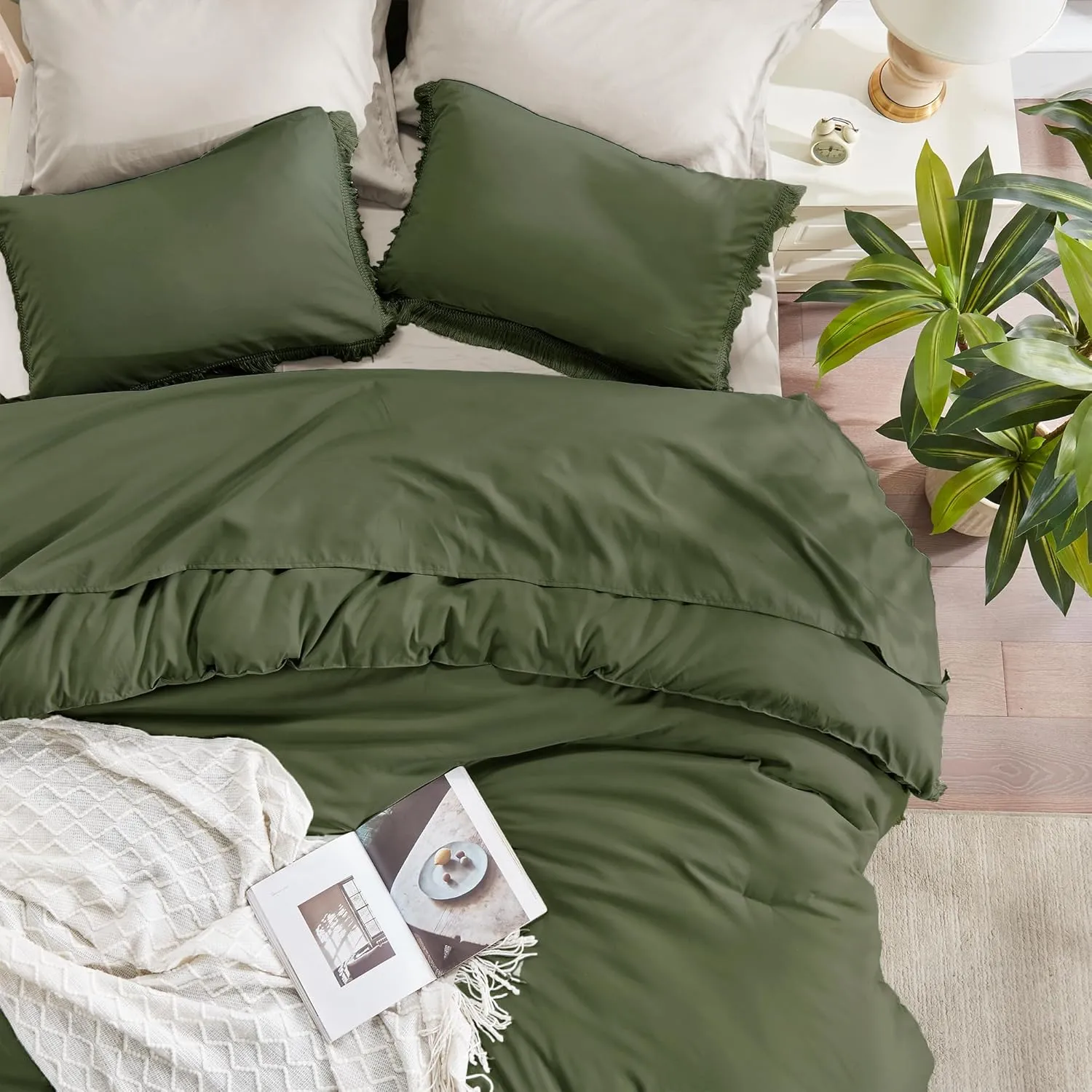 Andency Olive Green Comforter Set Full Size, 3 Pieces Boho Tassel Lightweight Bedding Comforter Sets, All Season Soft Fluffy Fringe Bed Set (79x90In Comforter & 2 Pillowcases)