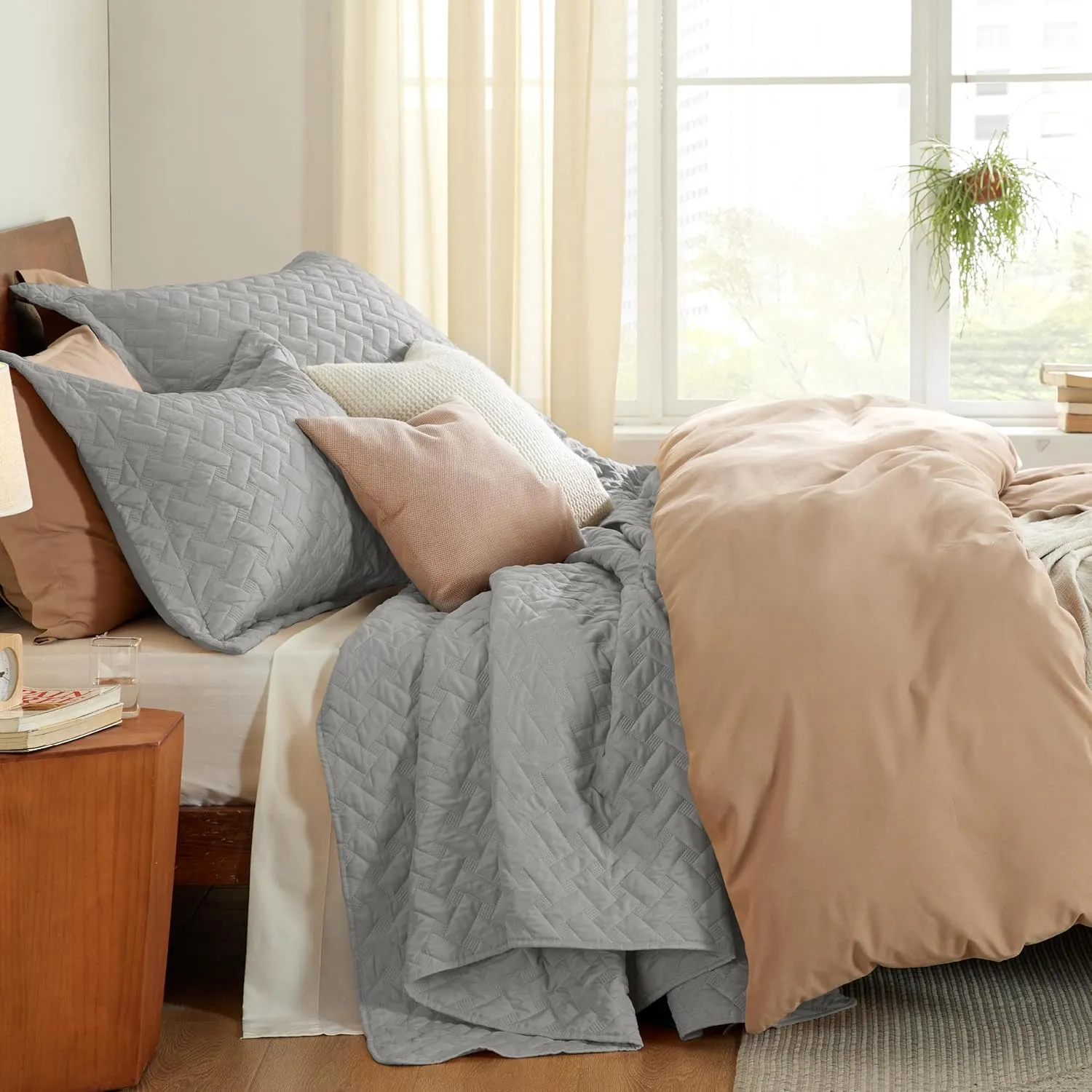 Bedsure Quilts Queen Size - Lightweight Bedspreads Queen Size with Basket Weave Pattern, Soft Quilt Bedding, Light Grey Comforter Coverlet for All Seasons (90" x 96")
