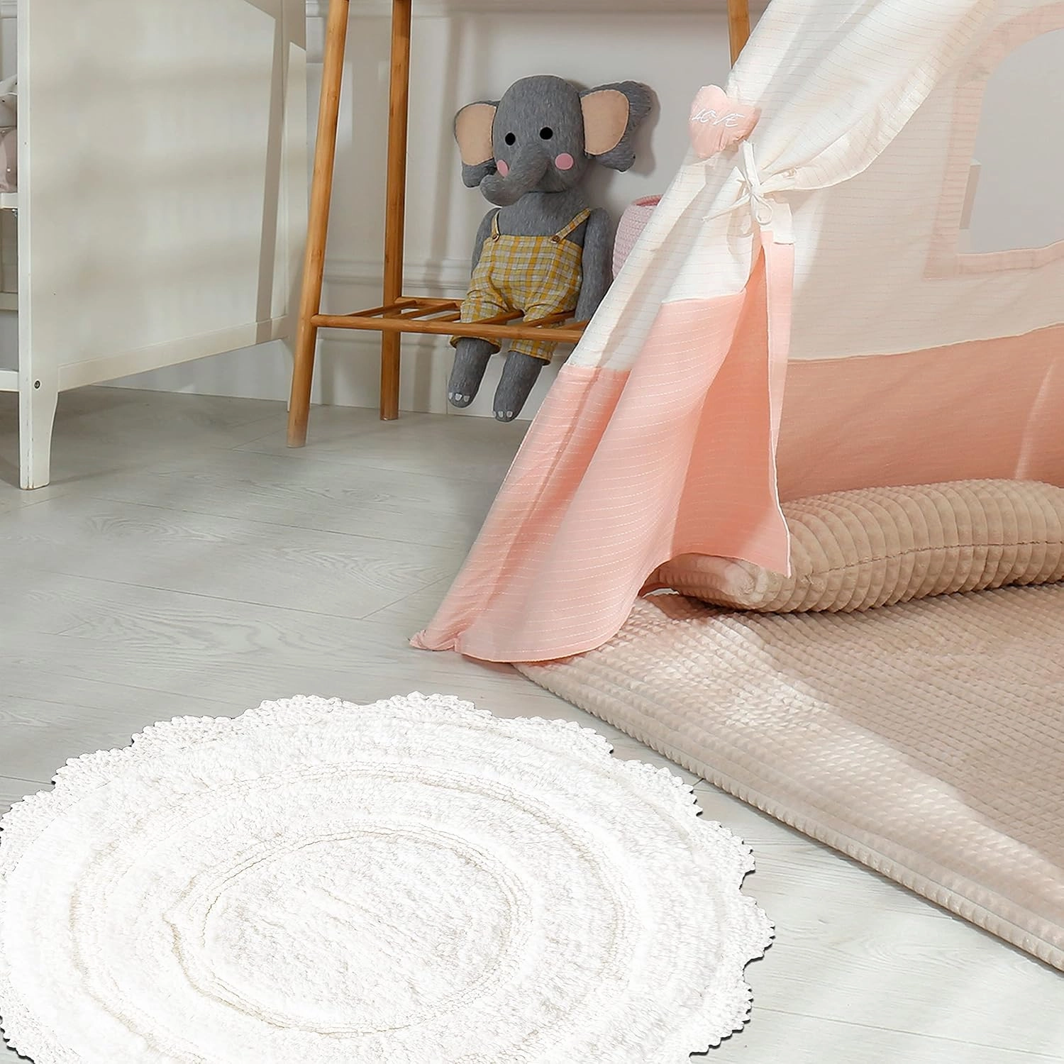 Chardin home White Crochet Bathrug,100% Cotton Round bathmat with artisanally Handcrafted Crochet Border, 24 Inch Diameter, Perfect for Half Baths, Powder Rooms, bathrooms