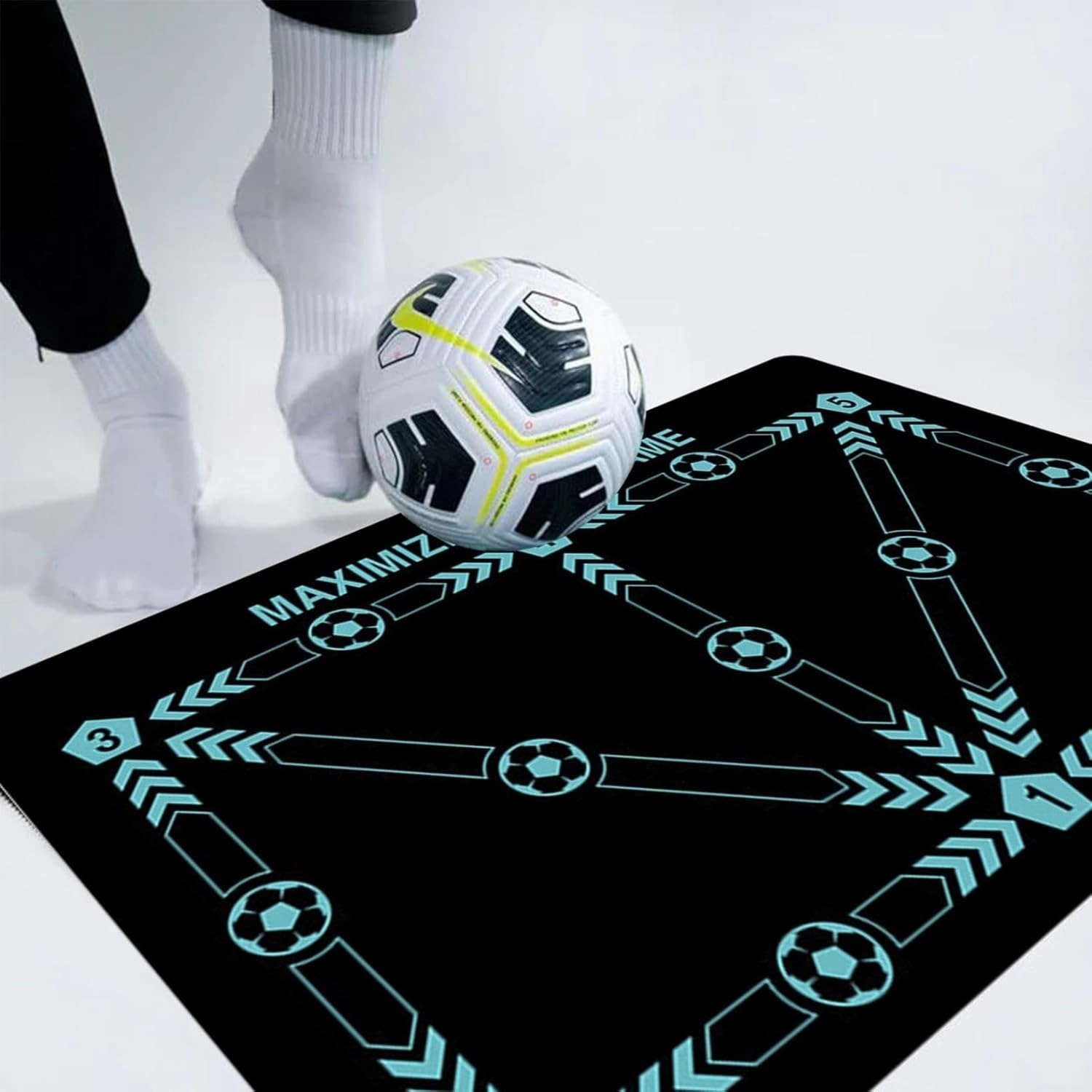 Football Footstep Training Mat, Soccer Training Mat Dribble Silent Auxiliary Props Football Door Mat Non-Slip Mat for Corner Football Field Ground, Training Pace Ball Control Player Equipment