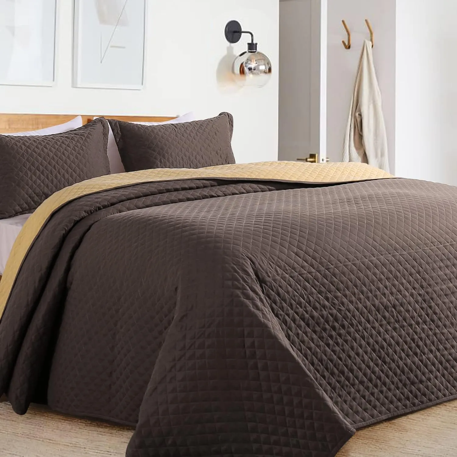 HOMBYS 3 Piece Oversized King Quilt Set Bedspread 128x120 Reversible Lightweight Coverlet Summer Comforter Set (Super King Plus(128x120), Beige Brown)