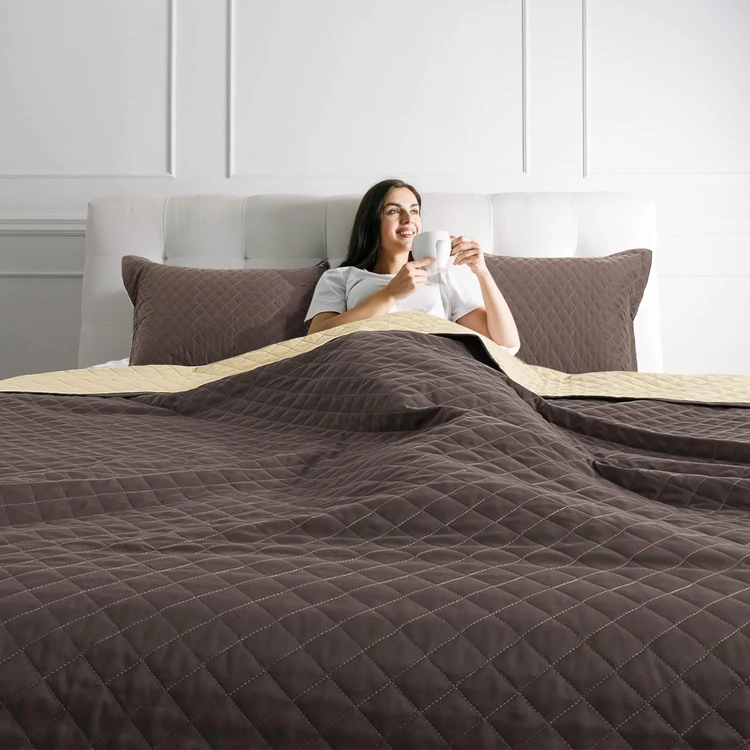 HOMBYS 3 Piece Oversized King Quilt Set Bedspread 128x120 Reversible Lightweight Coverlet Summer Comforter Set (Super King Plus(128x120), Beige Brown)