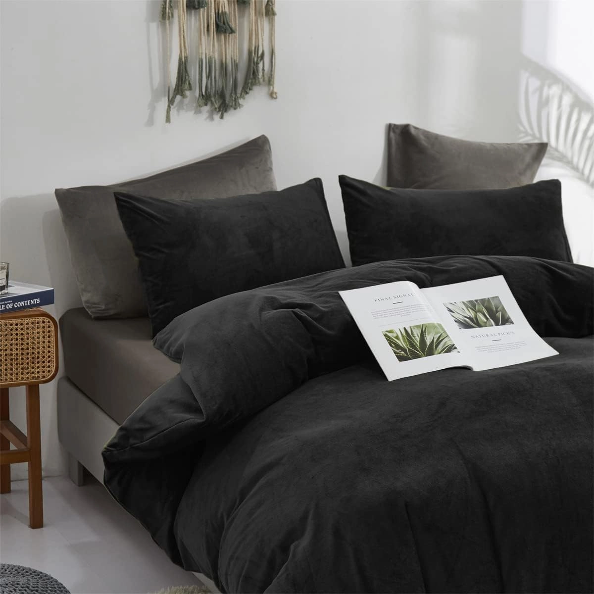 Houseri Black Velvet Comforter Set - King Size Bedding Sets with Fluffy Comforter, Fuzzy Men & Women All Black Flannel Bed Blanket, Soft Sherpa Comforter Sets