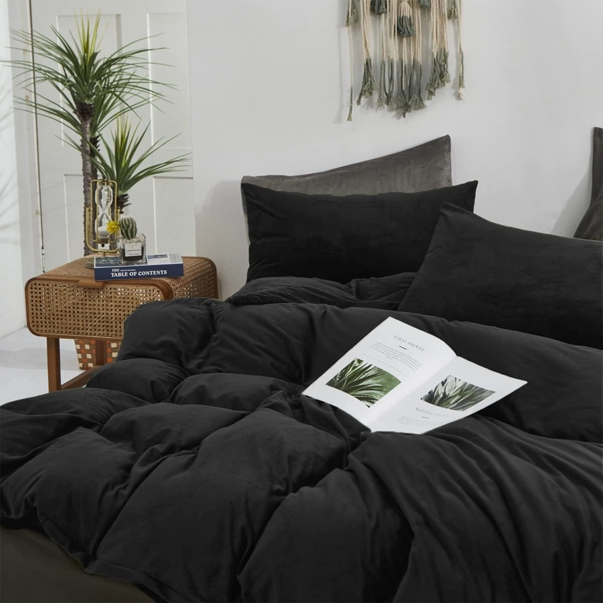 Houseri Black Velvet Comforter Set - King Size Bedding Sets with Fluffy Comforter, Fuzzy Men & Women All Black Flannel Bed Blanket, Soft Sherpa Comforter Sets