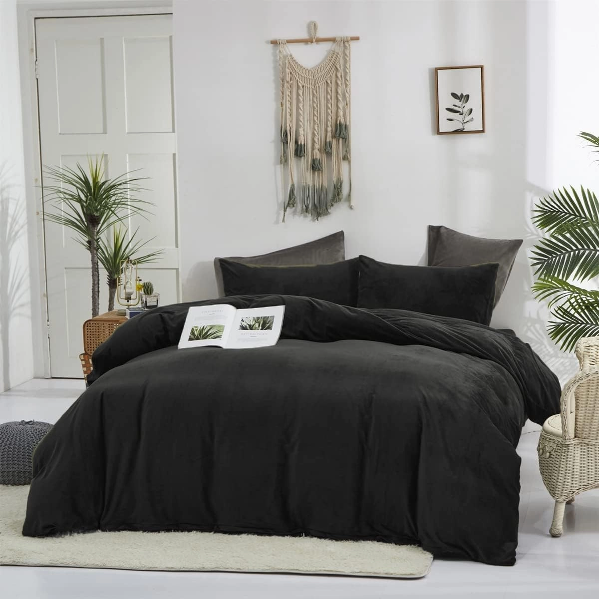 Houseri Black Velvet Comforter Set - King Size Bedding Sets with Fluffy Comforter, Fuzzy Men & Women All Black Flannel Bed Blanket, Soft Sherpa Comforter Sets