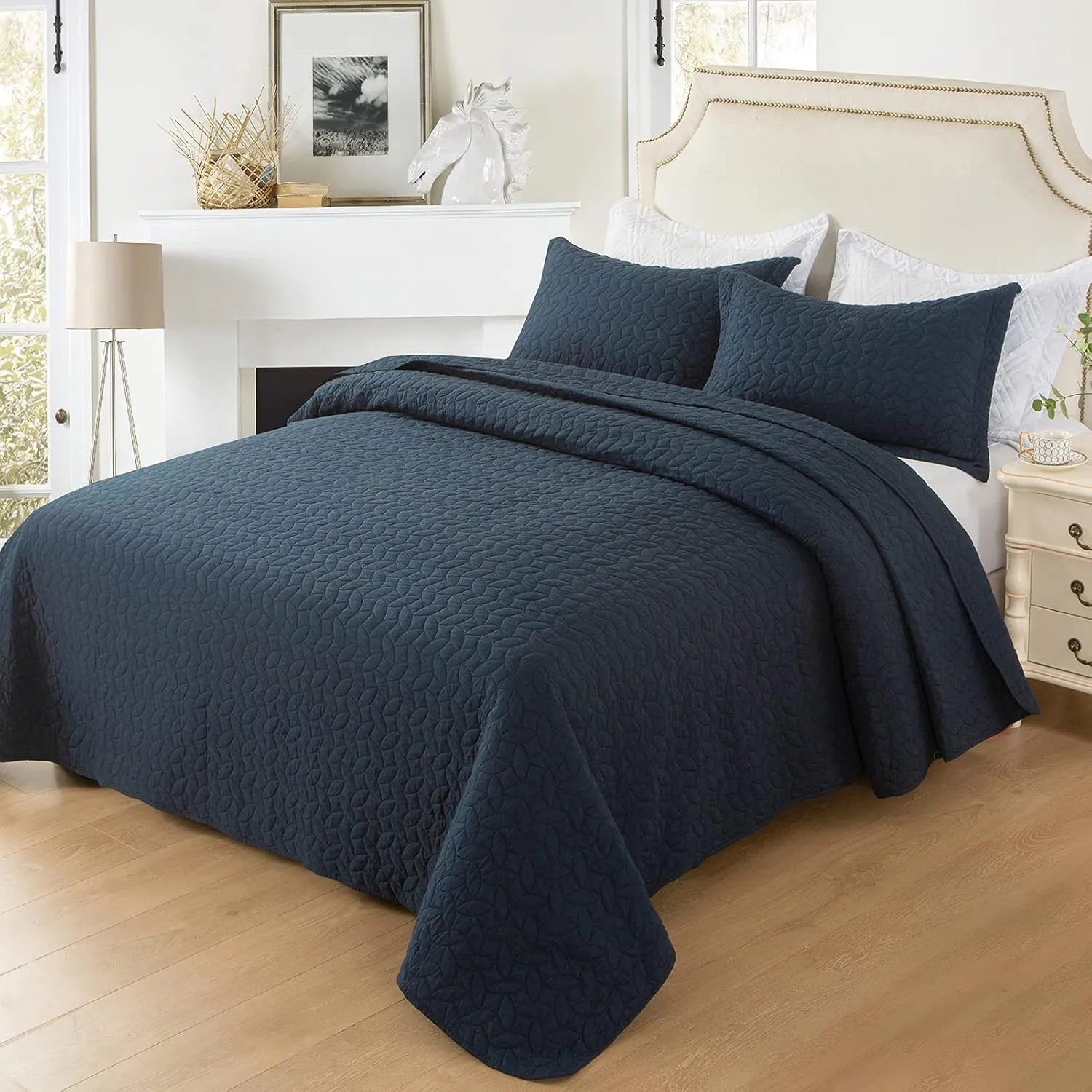 Hygge Hush Summer Quilt Set, Full Queen Size Navy Blue Leaves Pattern 3 Pieces Quilt Set, Oversized Modern Style Bedspread Set for All Season (1 Quilt & 2 Pillow Shams)