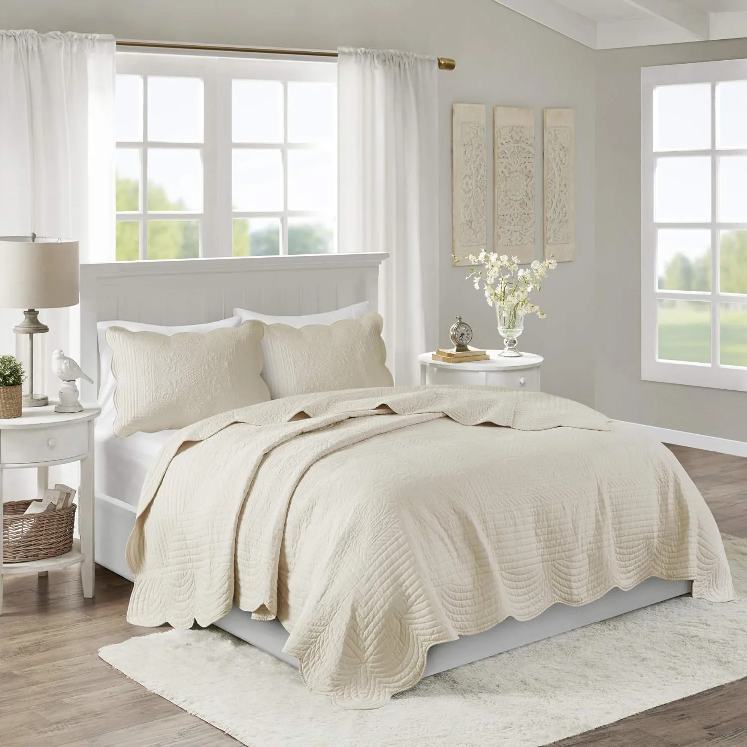 Madison Park Tuscany Quilt Set-Casual Damask Stitching Design Lightweight Coverlet Bedspread Bedding, Shams, King/Cal King(108"x96"), Medallion Cream 3 Piece
