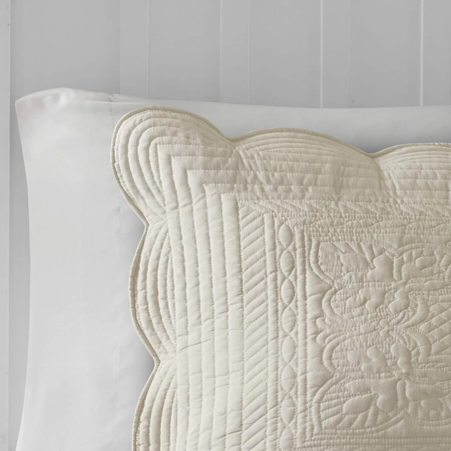 Madison Park Tuscany Quilt Set-Casual Damask Stitching Design Lightweight Coverlet Bedspread Bedding, Shams, King/Cal King(108"x96"), Medallion Cream 3 Piece