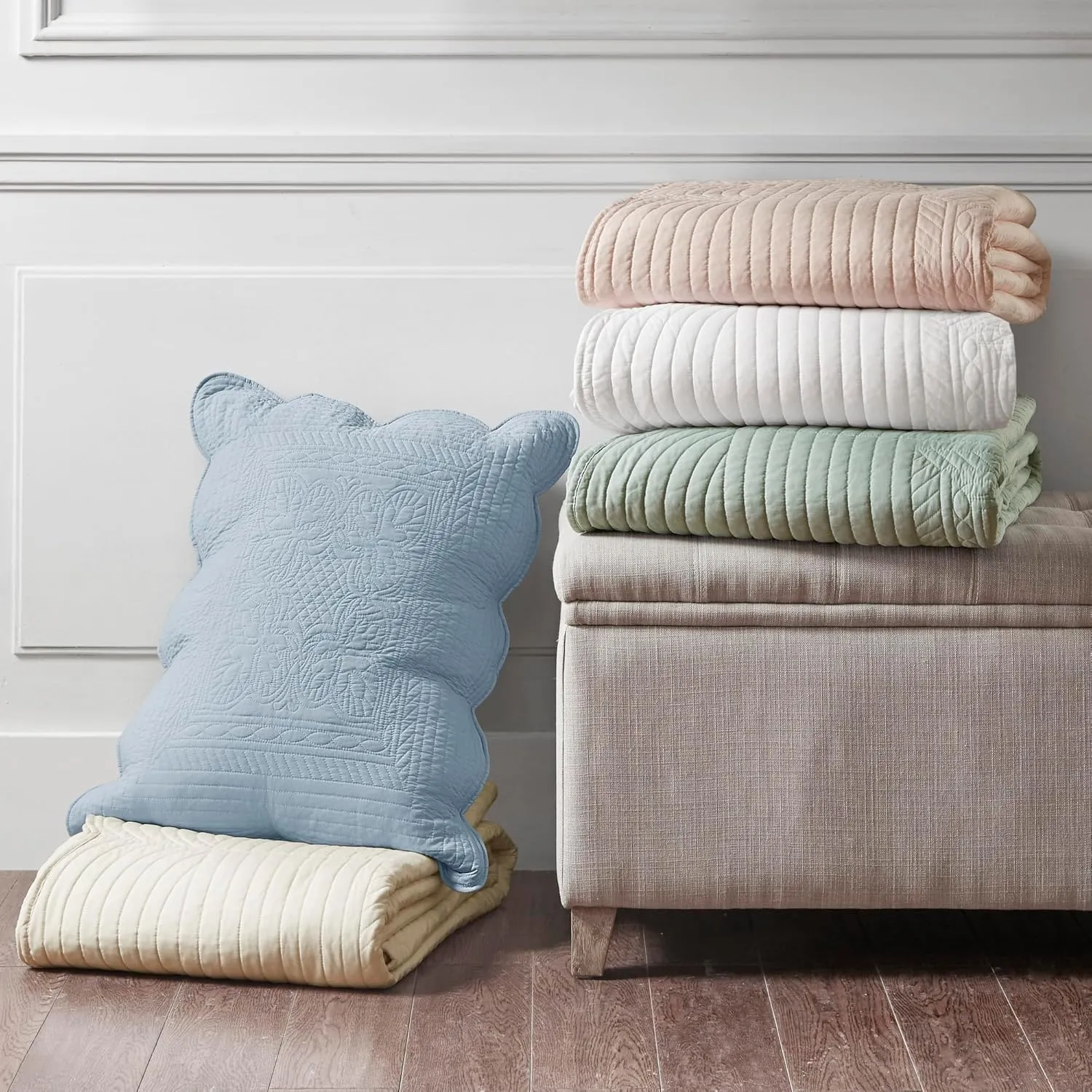 Madison Park Tuscany Quilt Set-Casual Damask Stitching Design Lightweight Coverlet Bedspread Bedding, Shams, King/Cal King(108"x96"), Medallion Cream 3 Piece