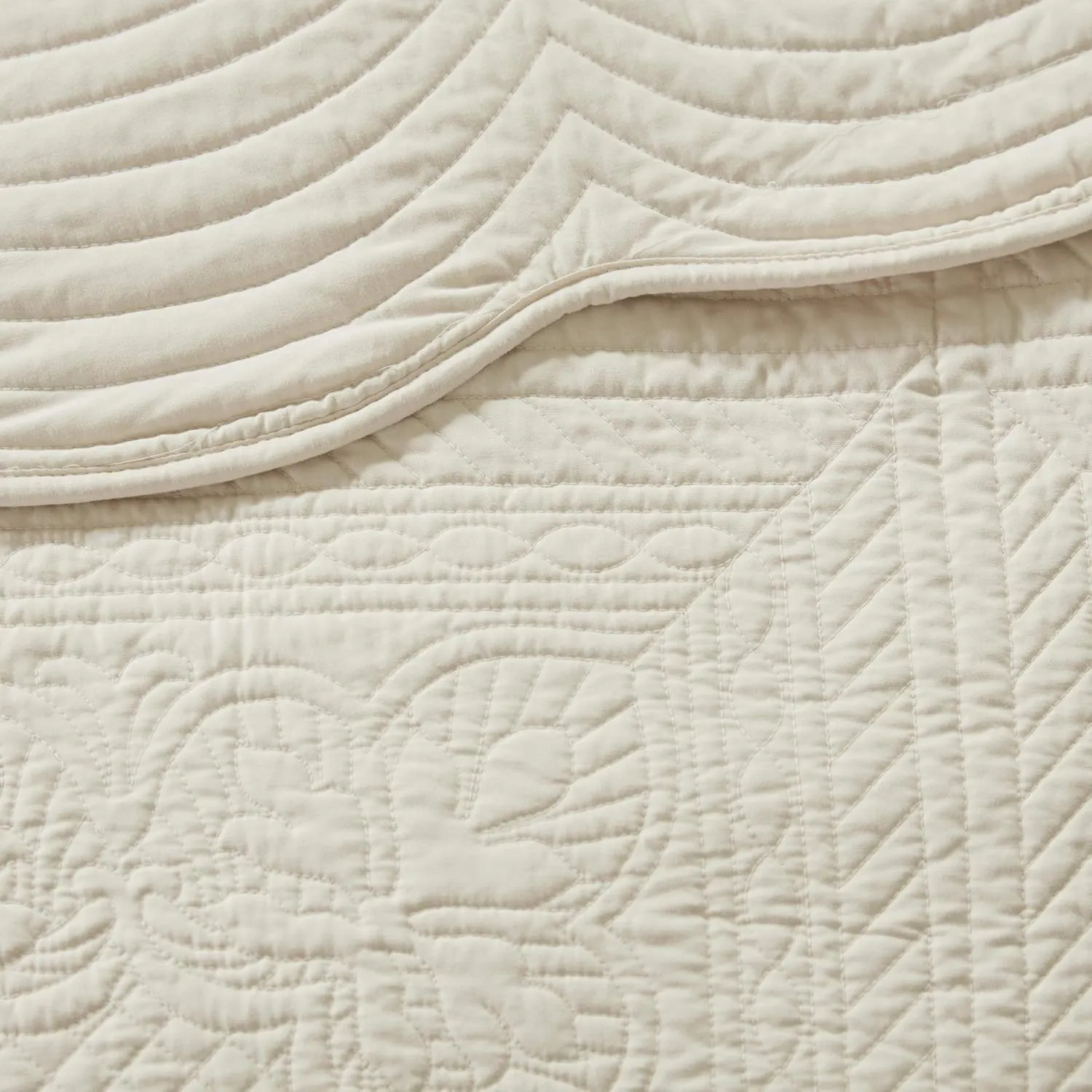 Madison Park Tuscany Quilt Set-Casual Damask Stitching Design Lightweight Coverlet Bedspread Bedding, Shams, King/Cal King(108"x96"), Medallion Cream 3 Piece
