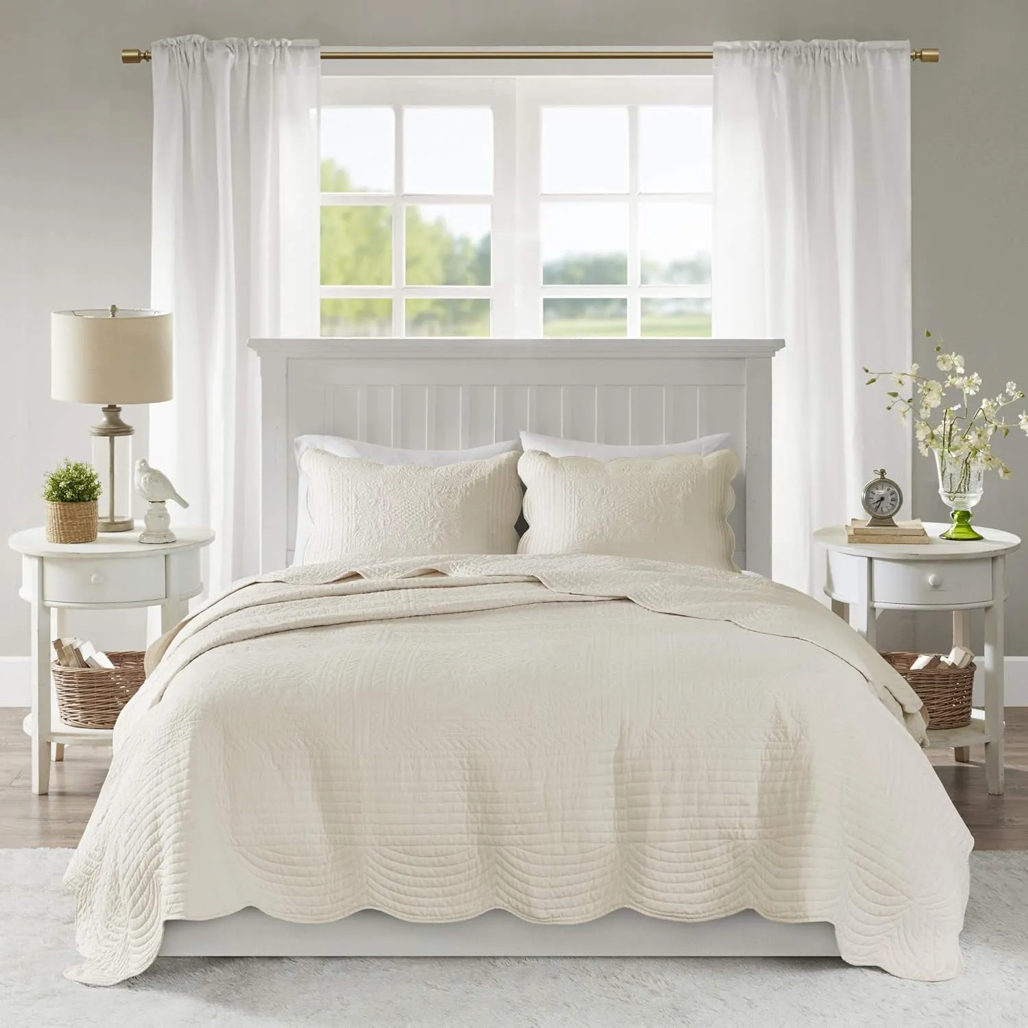 Madison Park Tuscany Quilt Set-Casual Damask Stitching Design Lightweight Coverlet Bedspread Bedding, Shams, King/Cal King(108"x96"), Medallion Cream 3 Piece