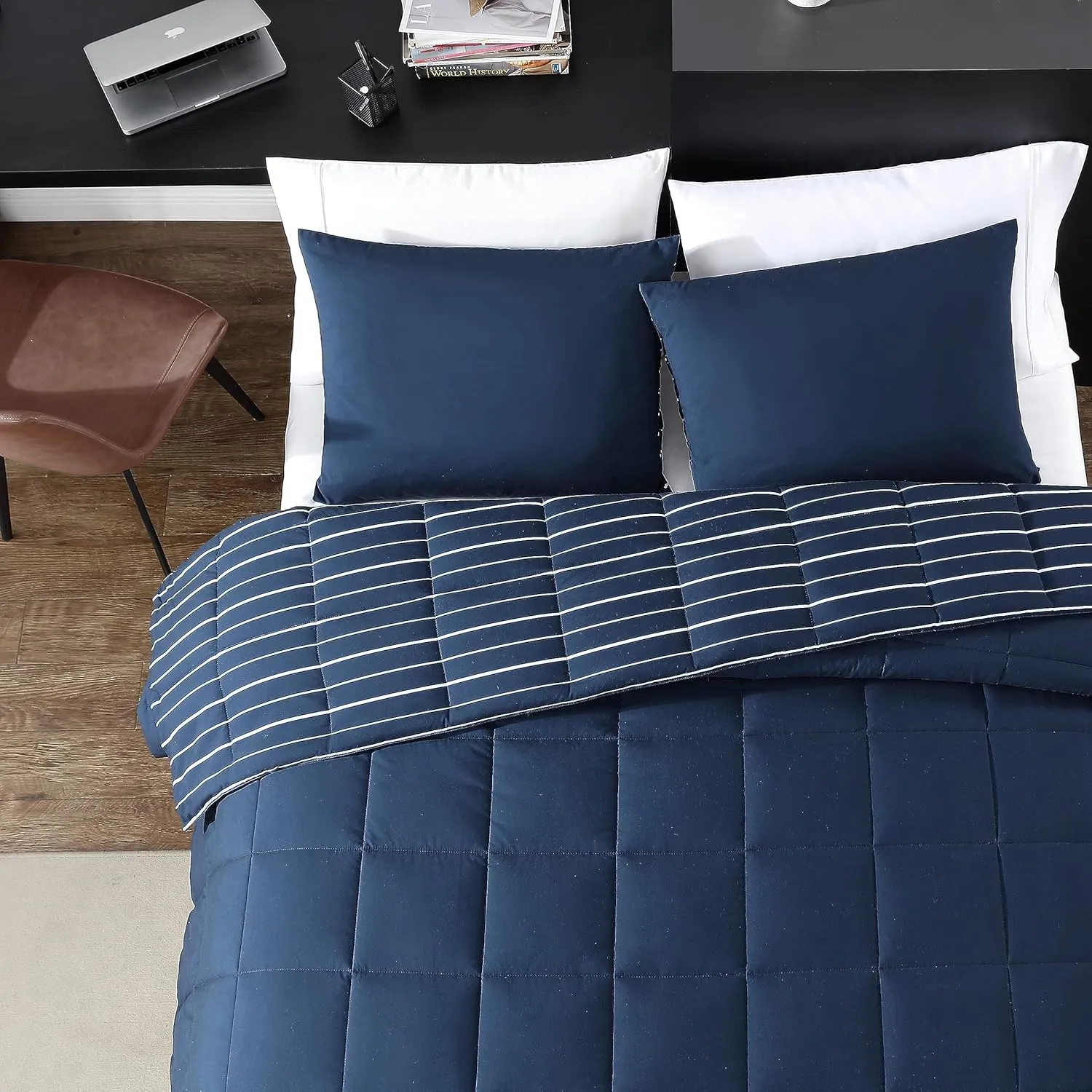 Nautica - Queen Comforter Set, Peached Microfiber Bedding with Matching Shams, Lightweight for Year Round Use, Oeko-Tex Certified (Longdale Solid Navy)