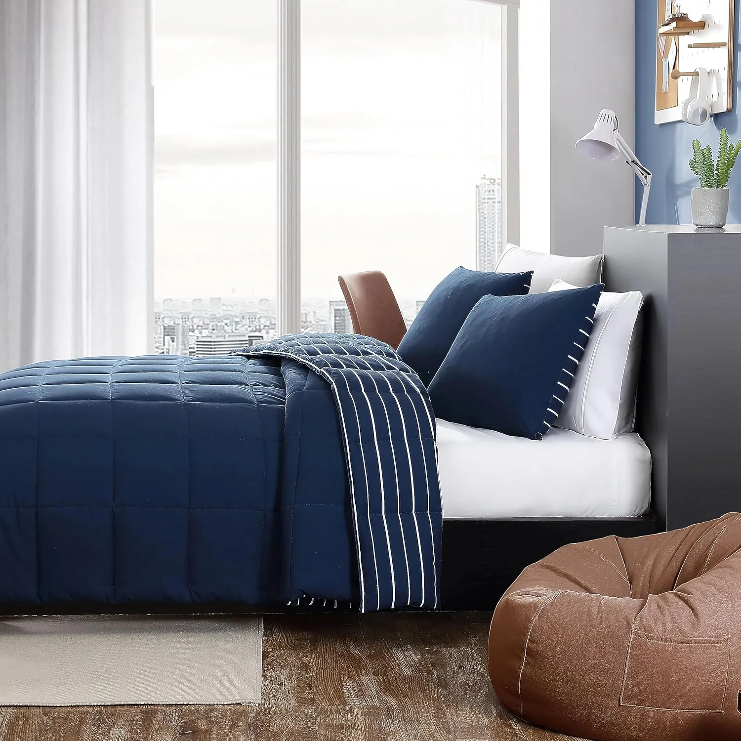 Nautica - Queen Comforter Set, Peached Microfiber Bedding with Matching Shams, Lightweight for Year Round Use, Oeko-Tex Certified (Longdale Solid Navy)