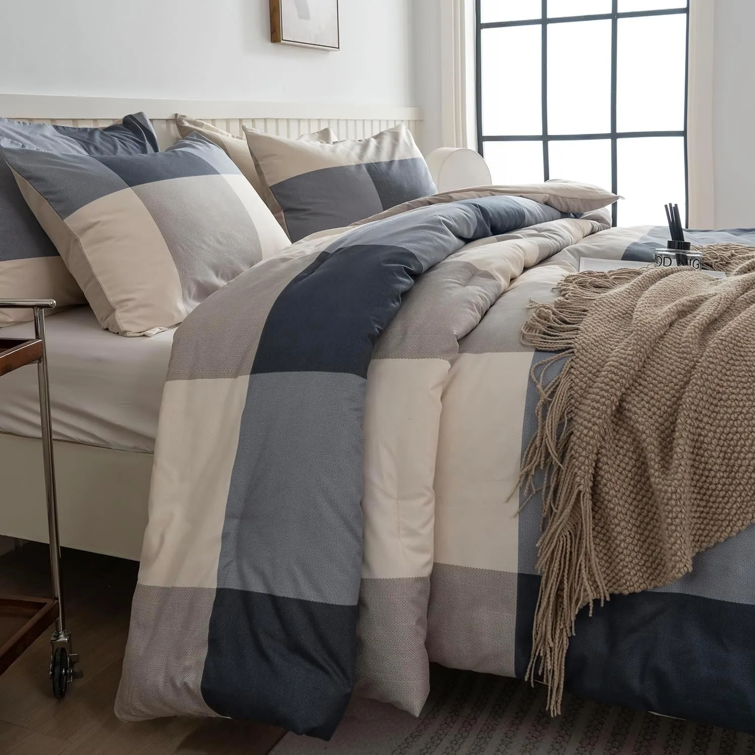 Queen Comforter Set Plaid 3 Pieces Soft Cute Plaid Bedding Comforter Lightweight Check Geometric Style Geometric Comforter Set for All Seasons 1 Comforter and 2 Pillowcases