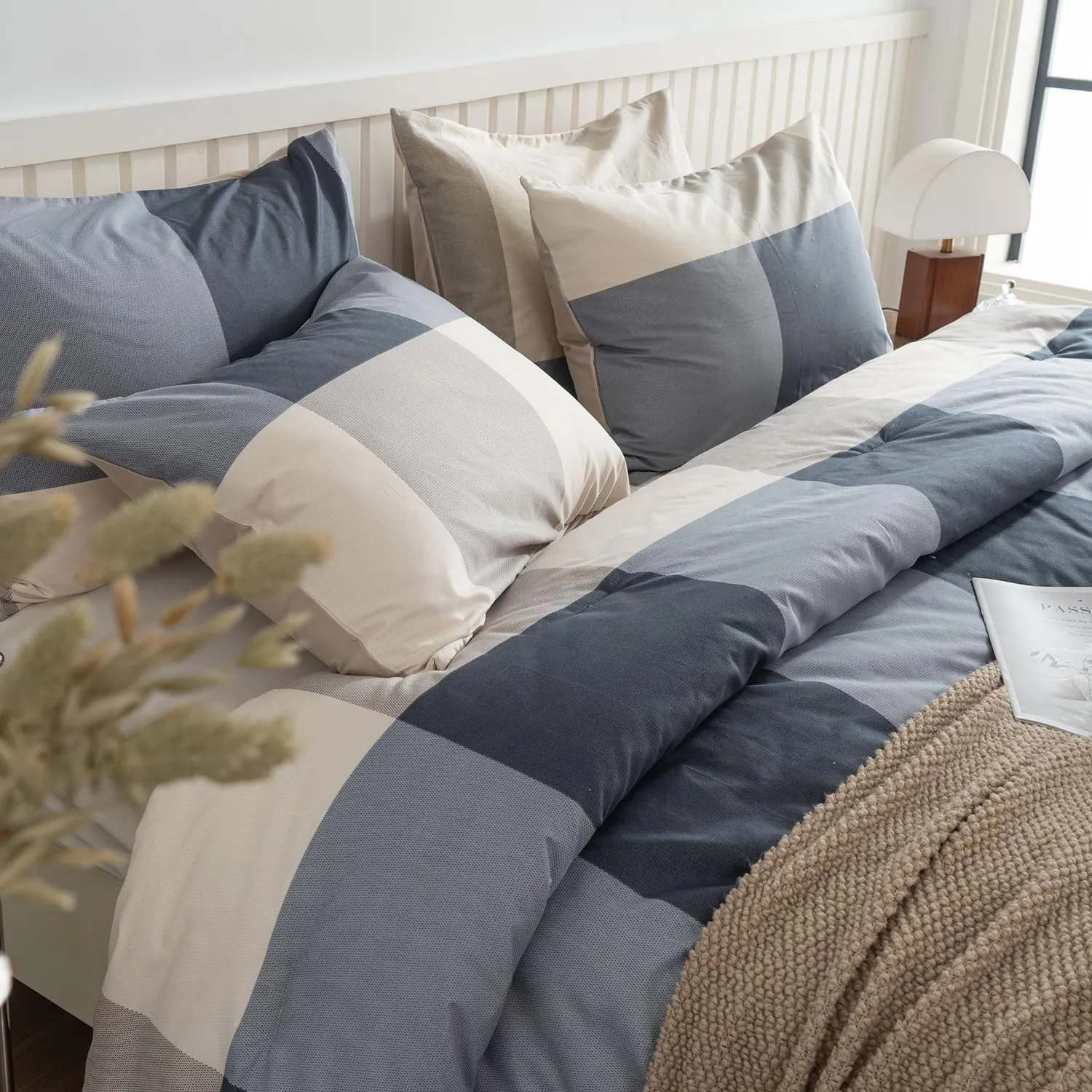 Queen Comforter Set Plaid 3 Pieces Soft Cute Plaid Bedding Comforter Lightweight Check Geometric Style Geometric Comforter Set for All Seasons 1 Comforter and 2 Pillowcases