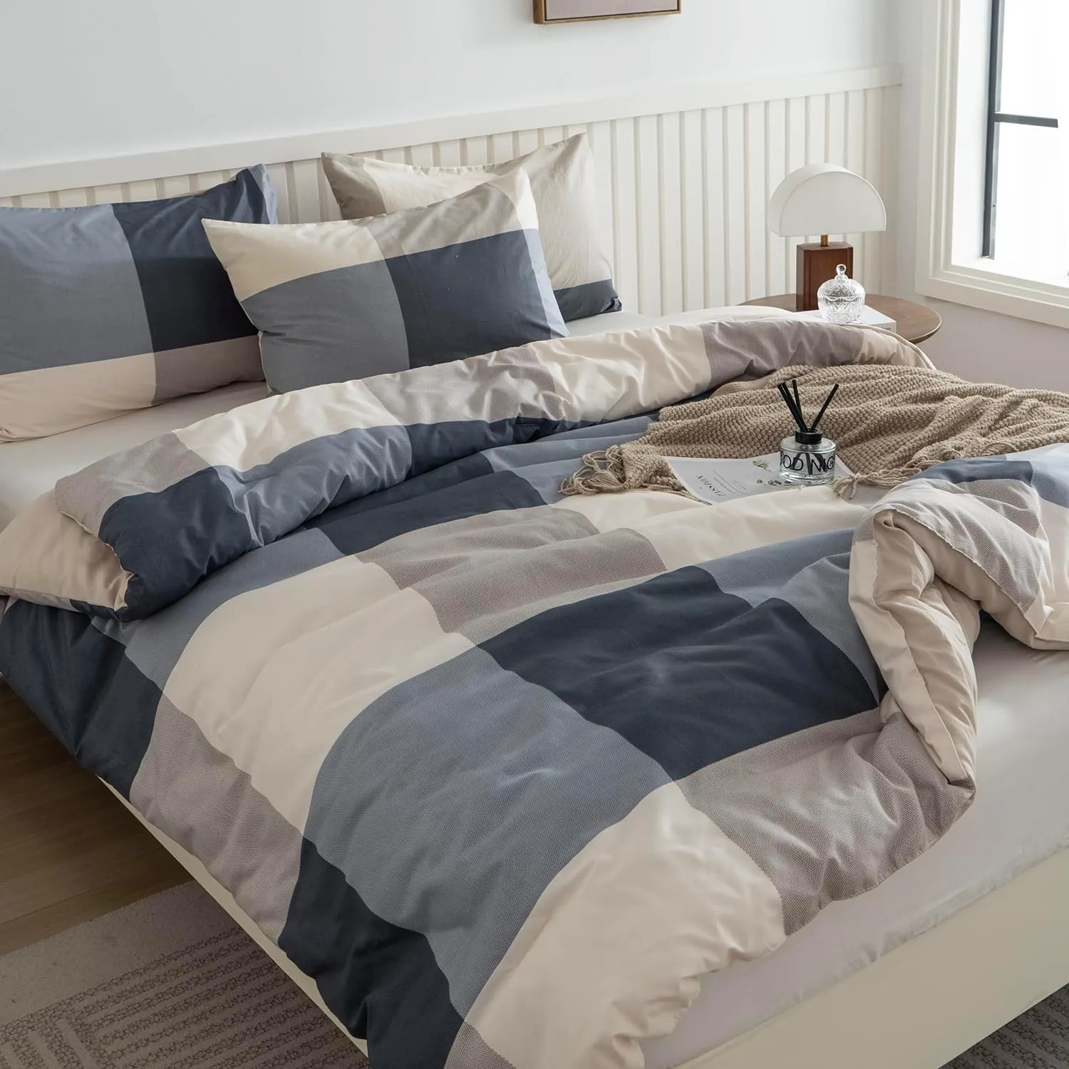 Queen Comforter Set Plaid 3 Pieces Soft Cute Plaid Bedding Comforter Lightweight Check Geometric Style Geometric Comforter Set for All Seasons 1 Comforter and 2 Pillowcases