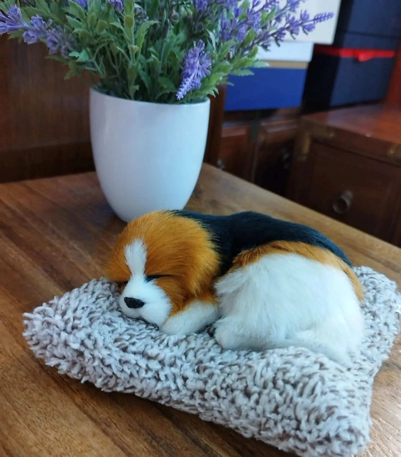 Realistic Small Beagle Dog Plush, Kawaii Fluffy Hand Size Animal Decorations for Inside