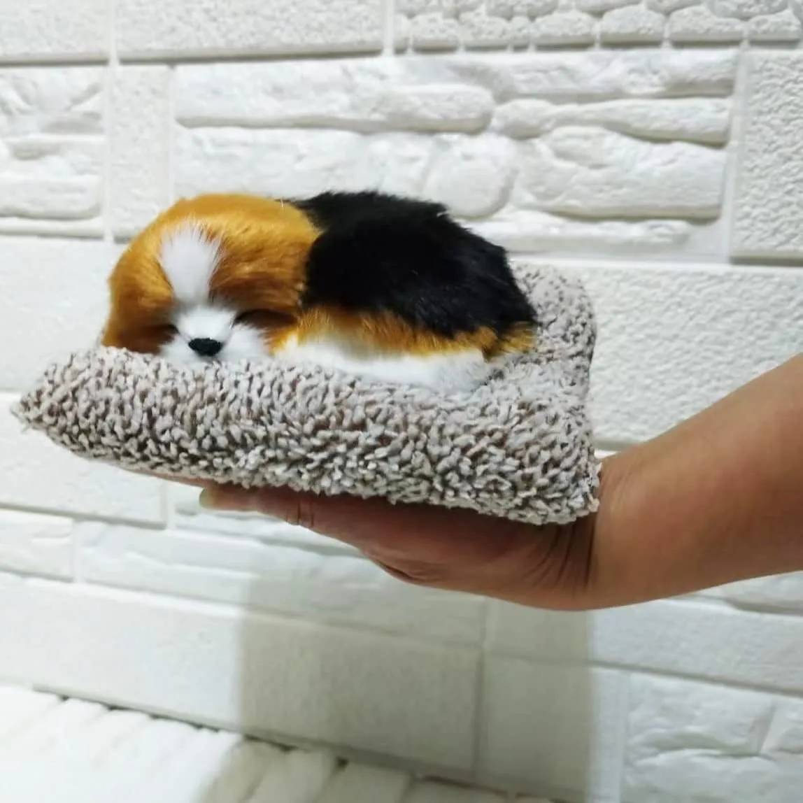 Realistic Small Beagle Dog Plush, Kawaii Fluffy Hand Size Animal Decorations for Inside