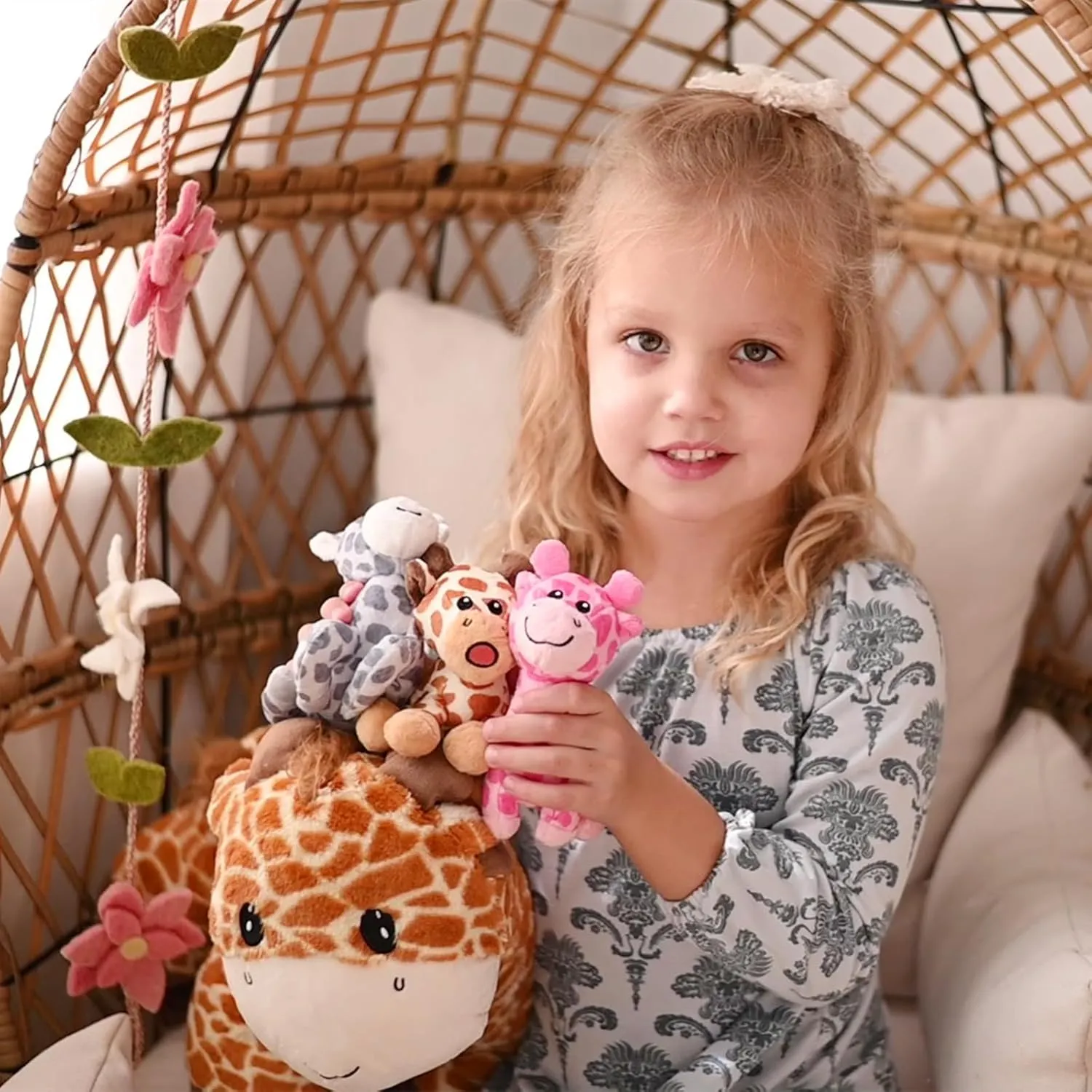 Tezituor 18 inch Giraffe Stuffed Animals, Large Mommy Stuffed Giraffe Plush with 3 Cute Babies Toys, Plush Deer Pillow for Kids Girl Boy
