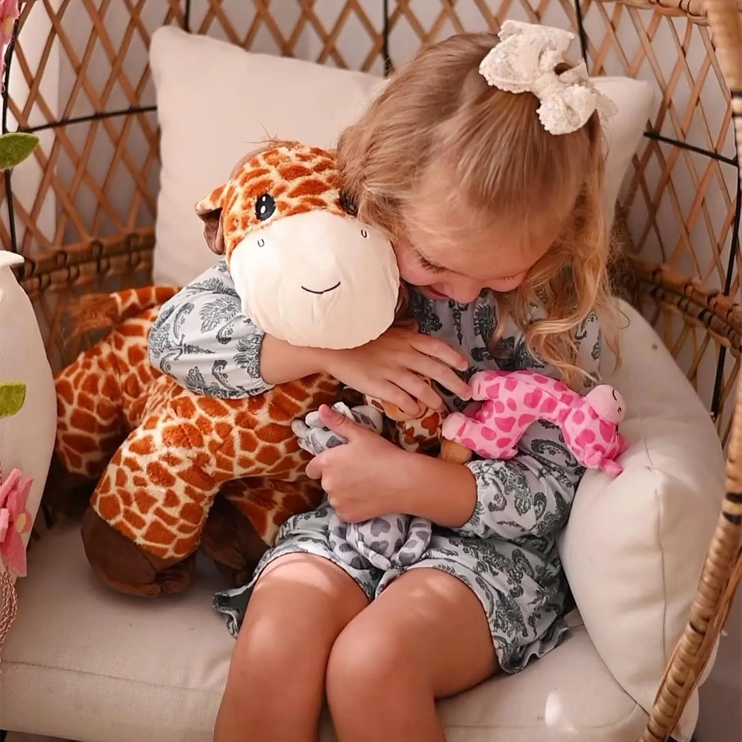 Tezituor 18 inch Giraffe Stuffed Animals, Large Mommy Stuffed Giraffe Plush with 3 Cute Babies Toys, Plush Deer Pillow for Kids Girl Boy