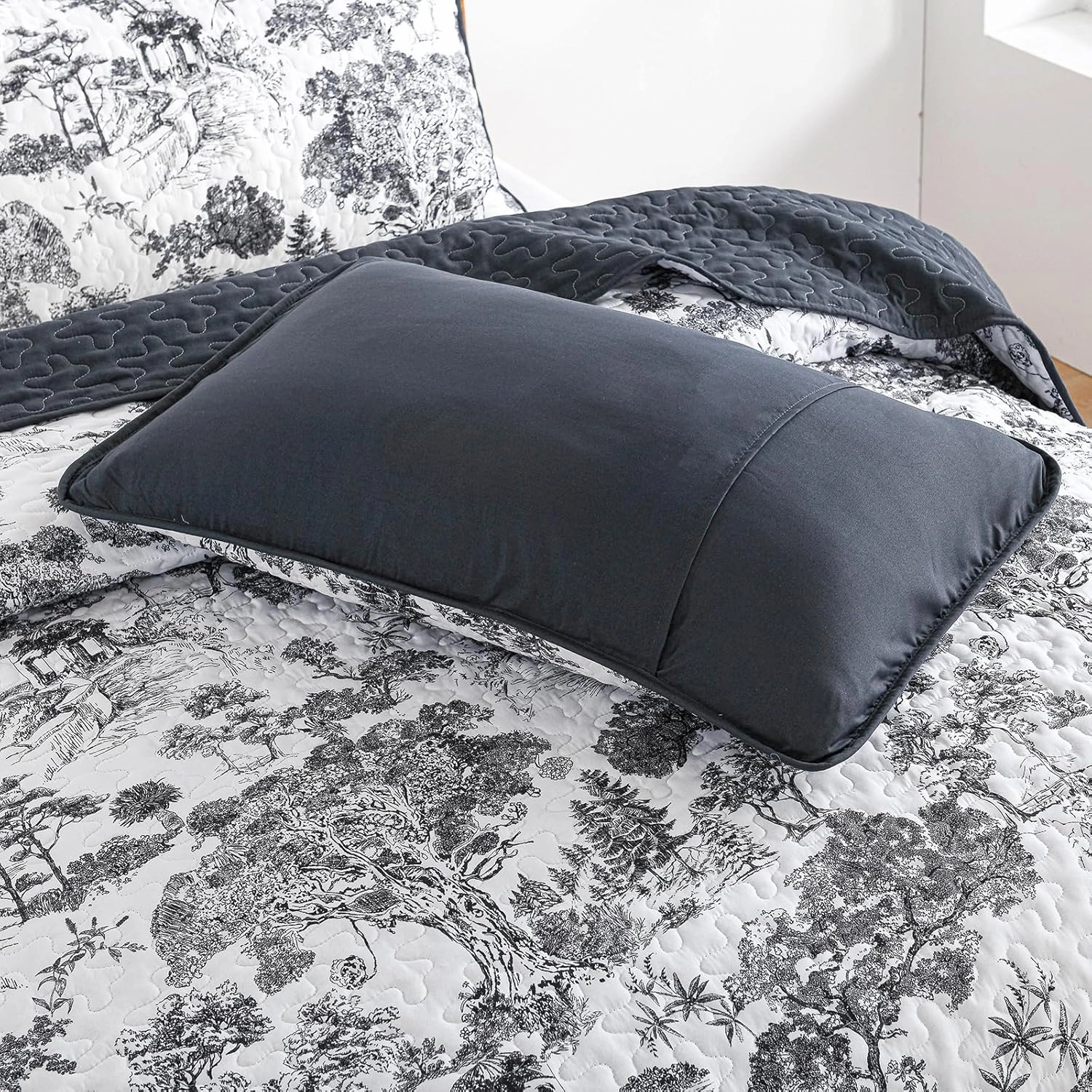 WONGS BEDDING Botanical Quilt Set Full Size, Black 3 Pieces Toile Floral Plants Printed Bedspread Bedding Set Soft Lightweight Microfiber Coverlet Set for All Season (90"x78")